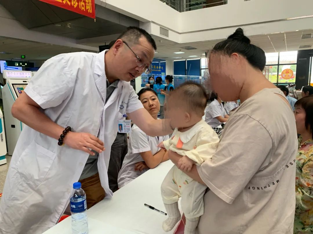 海南省第五人民医院联合琼海市人民医院献礼医师节暨“修复缺陷，恢复自信——琼海行”健康义诊活动圆满举办